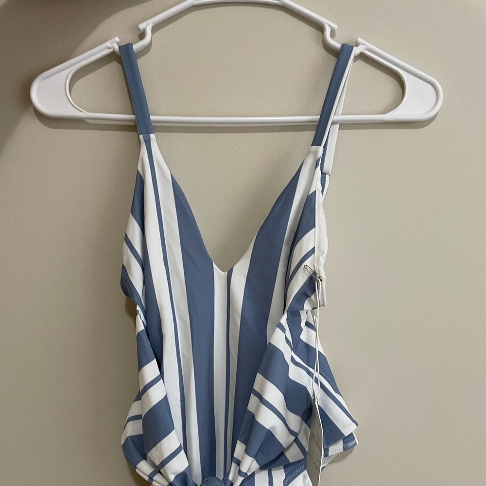 Show me your Mumu Malibu one piece. Never Worn. Got as a gift a size too small - Picture 4 of 4